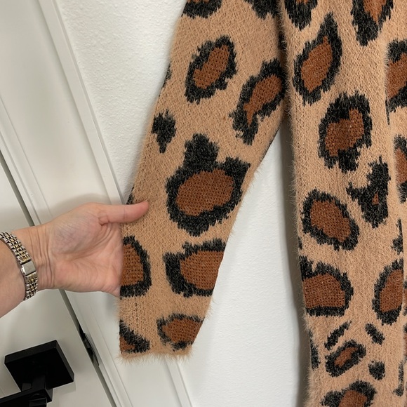 Fuzzy Animal Print Open Front Cardigan - Picture 6 of 9
